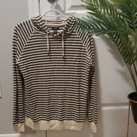 Roots Lightweight Hoodie - Picture 1 of 3